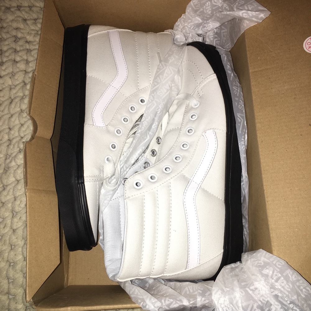 Size 11 white and black vans